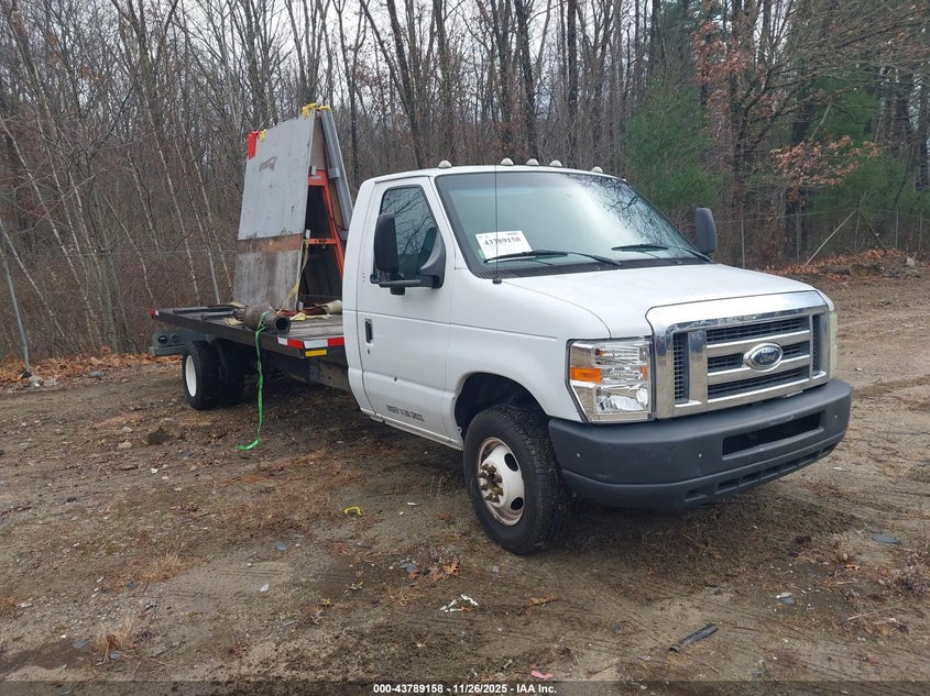 2011 Ford E-450 Cutaway