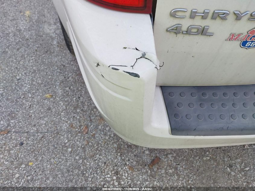 2010 Chrysler Town & Country Touring VIN: 2A4RR5DX3AR338317 Lot: 43789232