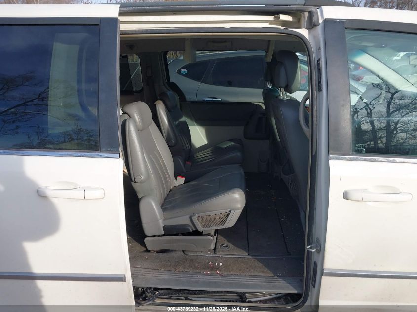 2010 Chrysler Town & Country Touring VIN: 2A4RR5DX3AR338317 Lot: 43789232