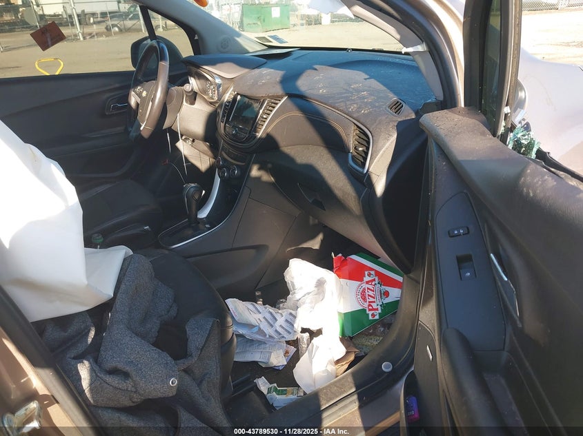 3GNCJPSB5JL400276 2018 CHEVROLET TRAX photo no. 5