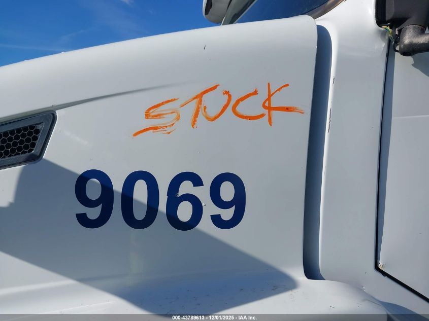 2015 Volvo Vn Vnl VIN: 4V4NC9EG0FN909069 Lot: 43789613