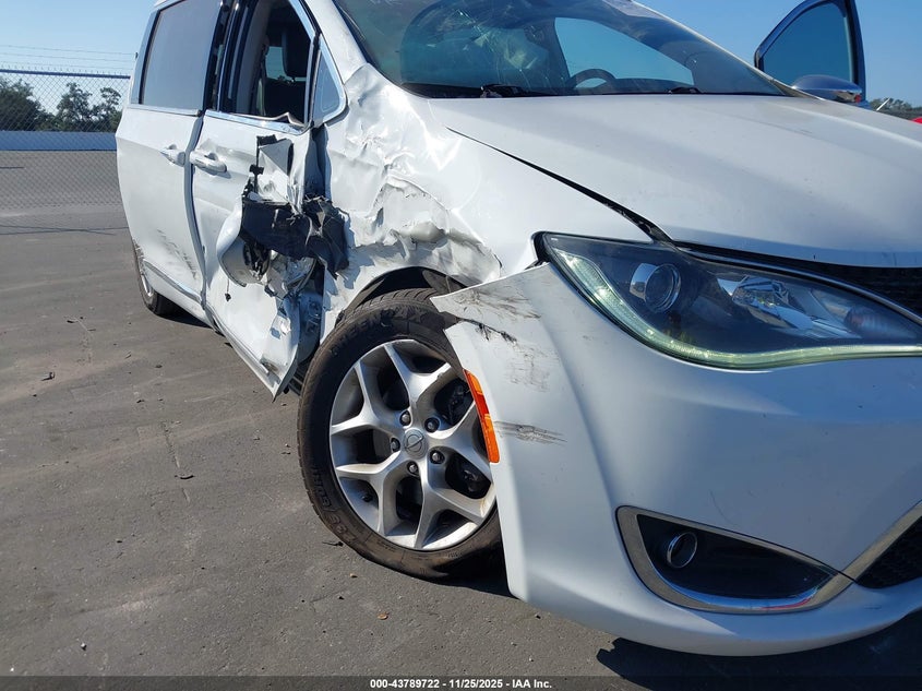 2020 Chrysler Pacifica Limited VIN: 2C4RC1GG8LR284463 Lot: 43789722