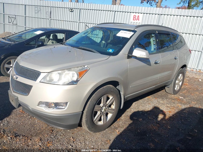 1GNLRFED8AJ224217 2010 CHEVROLET TRAVERSE photo no. 2
