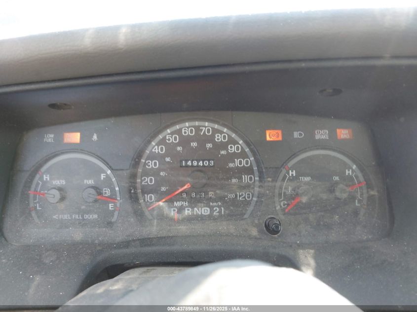 2005 Ford Crown Victoria Standard VIN: 2FAFP73W15X137865 Lot: 43789849