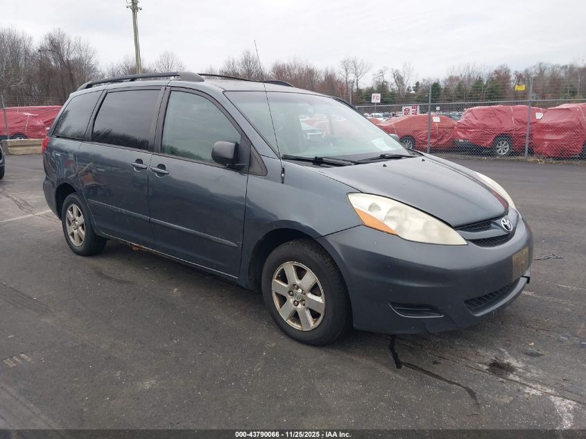 TOYOTA SIENNA LE