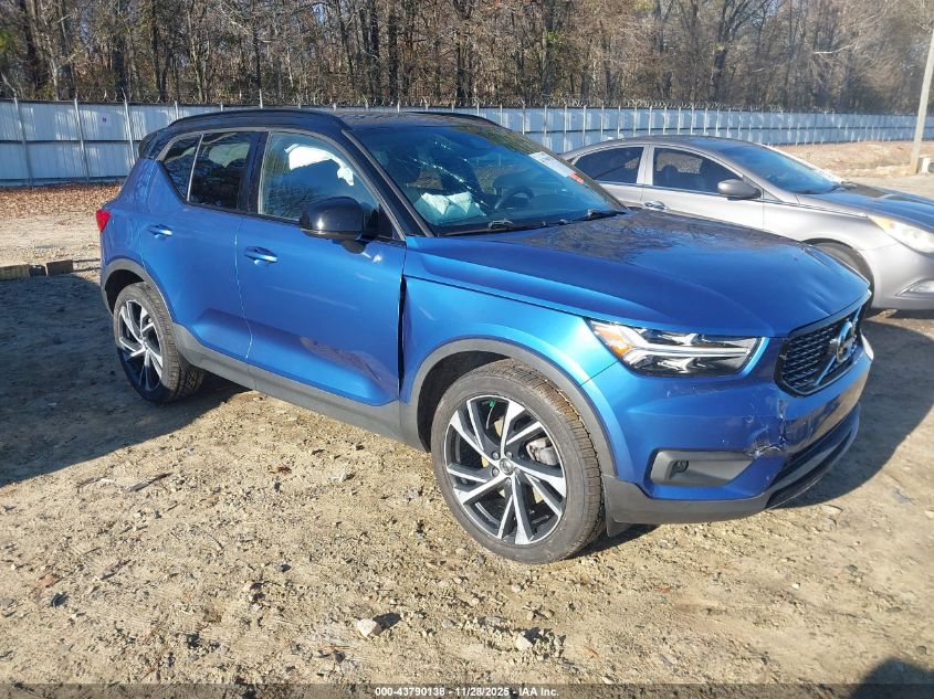 VOLVO XC40 T4 R-DESIGN