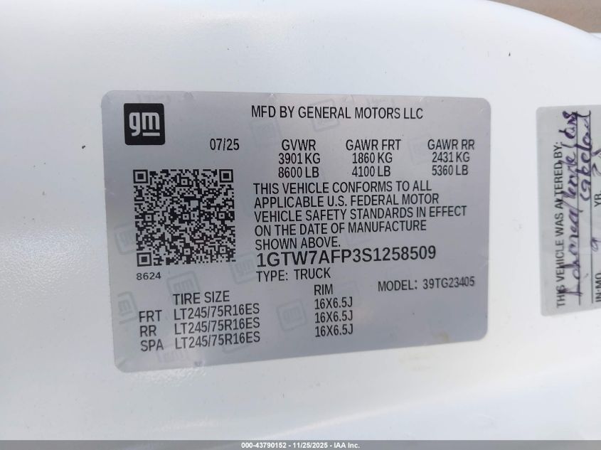 2025 GMC Savana Cargo Rwd 2500 Regular Wheelbase Work Van VIN: 1GTW7AFP3S1258509 Lot: 43790152