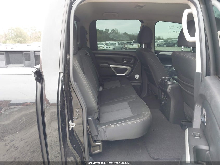 1N6AA1E6XHN544165 2017 NISSAN TITAN photo no. 8