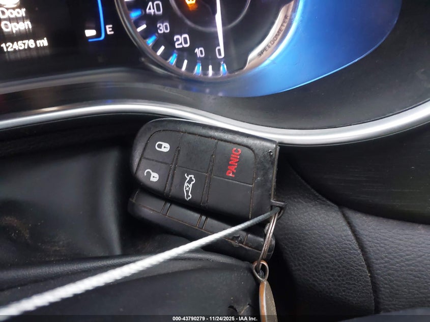 2016 Chrysler 200 Limited VIN: 1C3CCCAB5GN107035 Lot: 43790279