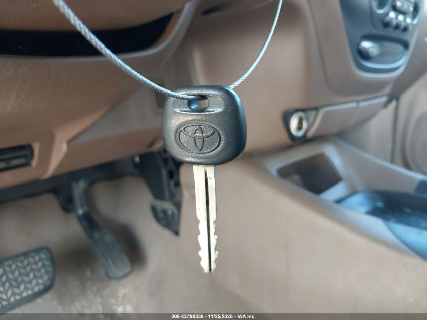 2004 Toyota Sequoia Sr5 V8 VIN: 5TDZT34A54S220076 Lot: 43790336