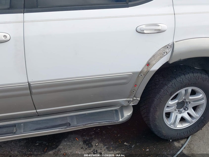 2004 Toyota Sequoia Sr5 V8 VIN: 5TDZT34A54S220076 Lot: 43790336