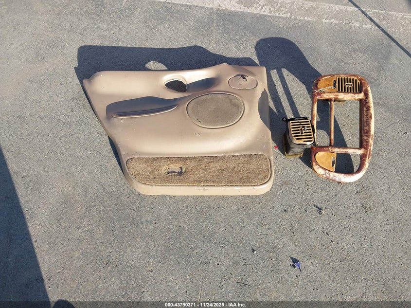 1999 Lincoln Navigator VIN: 5LMRU27A3XLJ21578 Lot: 43790371