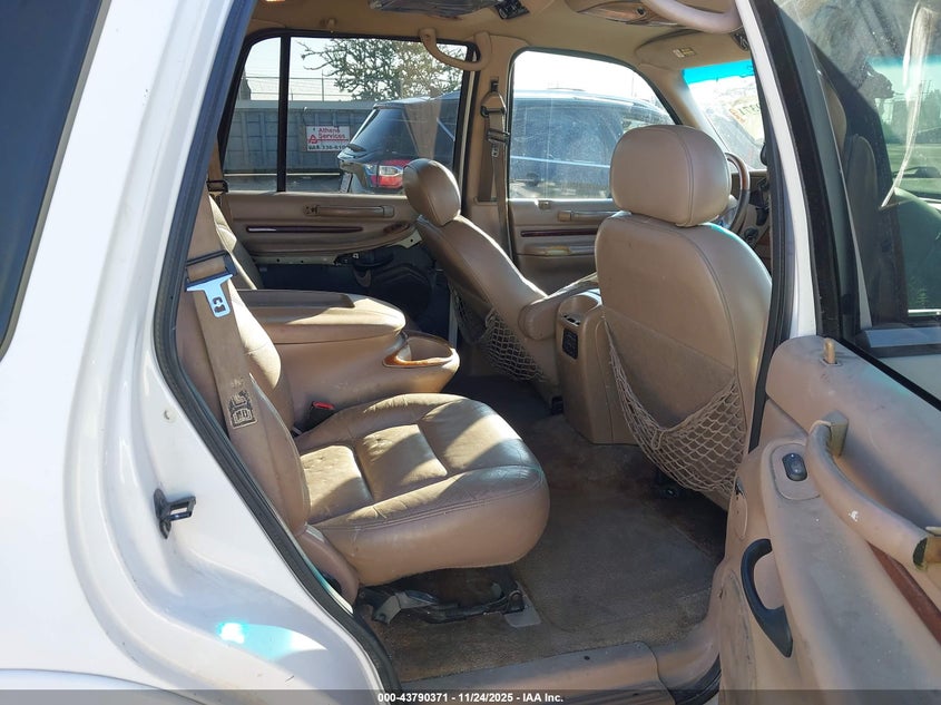 1999 Lincoln Navigator VIN: 5LMRU27A3XLJ21578 Lot: 43790371