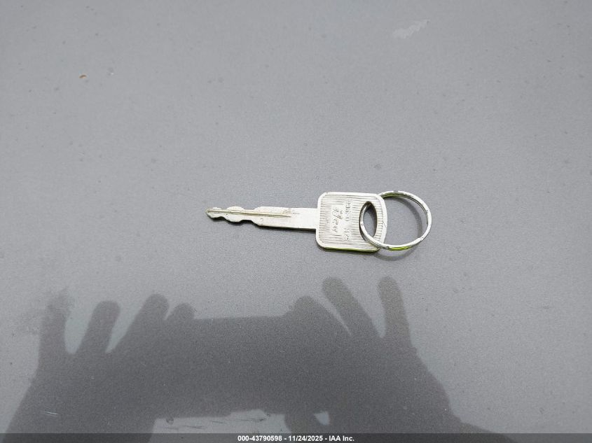 2001 Ford Super Duty F-250 Xl/Xlt VIN: 1FTNF20L61EB99912 Lot: 43790598