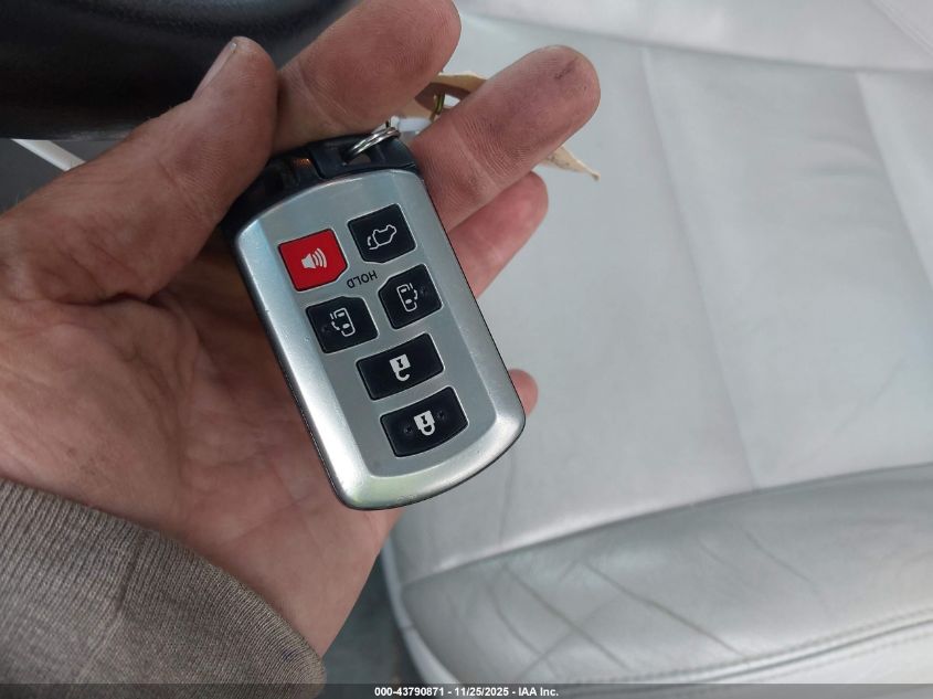 2015 Toyota Sienna Xle 8 Passenger VIN: 5TDYK3DC8FS673143 Lot: 43790871