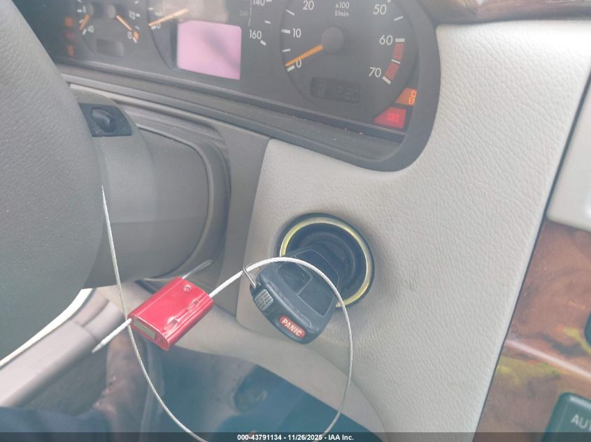 2000 Mercedes-Benz E 320 4M VIN: WDBJH82J3YX031052 Lot: 43791134