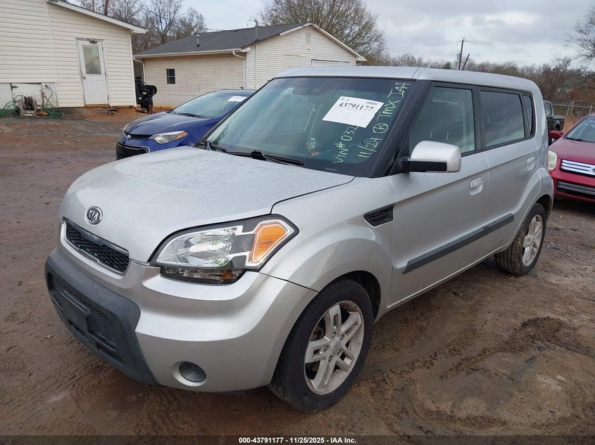 KNDJT2A23A7032411 2010 KIA SOUL photo no. 2