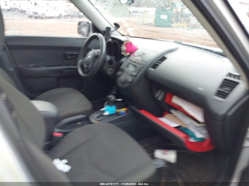 KNDJT2A23A7032411 2010 KIA SOUL photo no. 5