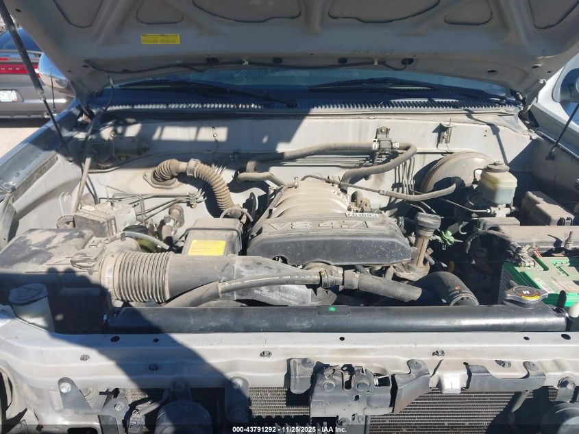 2004 Toyota Tundra Sr5 V8 VIN: 5TBDT44184S463552 Lot: 43791292