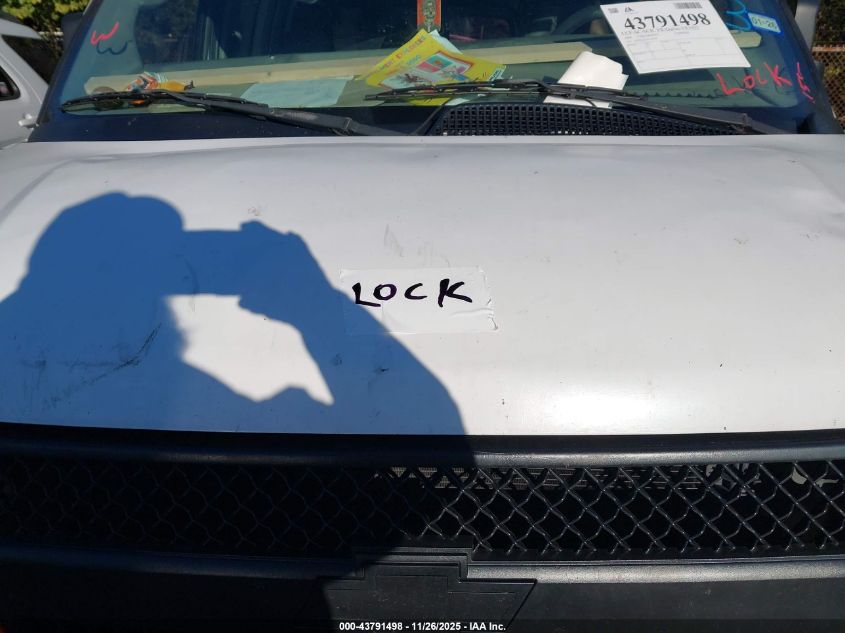 2004 Chevrolet Express VIN: 1GCFG15X541168556 Lot: 43791498