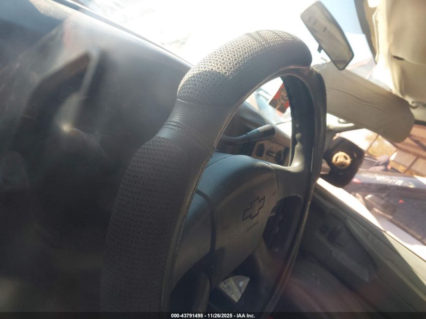 2004 Chevrolet Express VIN: 1GCFG15X541168556 Lot: 43791498