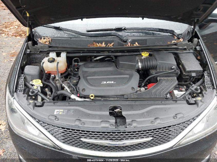 2017 Chrysler Pacifica Limited VIN: 2C4RC1GG0HR514326 Lot: 43791604