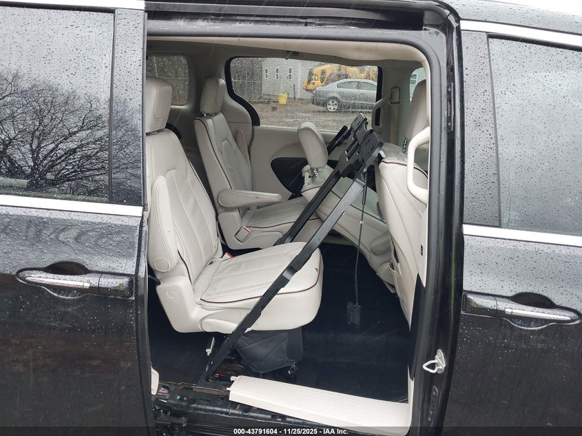 2017 Chrysler Pacifica Limited VIN: 2C4RC1GG0HR514326 Lot: 43791604