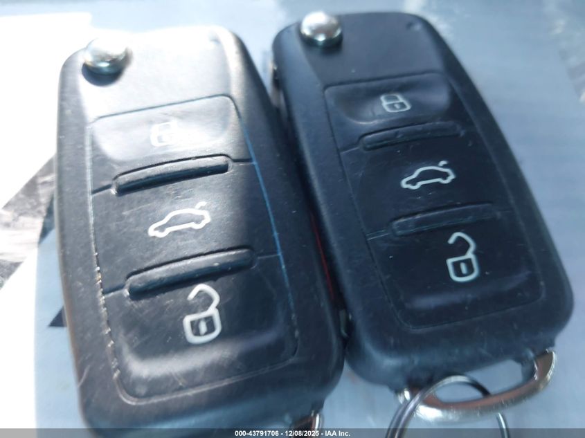 2018 Volkswagen Beetle 2.0T Coast/2.0T S VIN: 3VWFD7AT3JM710862 Lot: 43791706