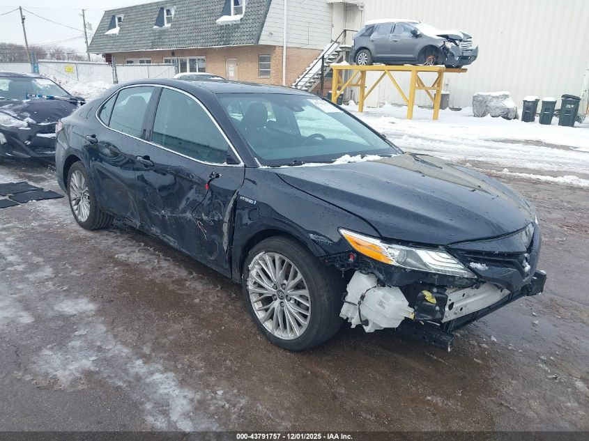 TOYOTA CAMRY HYBRID XLE