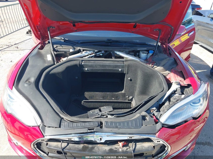 2014 Tesla Model S P85 VIN: 5YJSA1H16EFP51427 Lot: 43791775