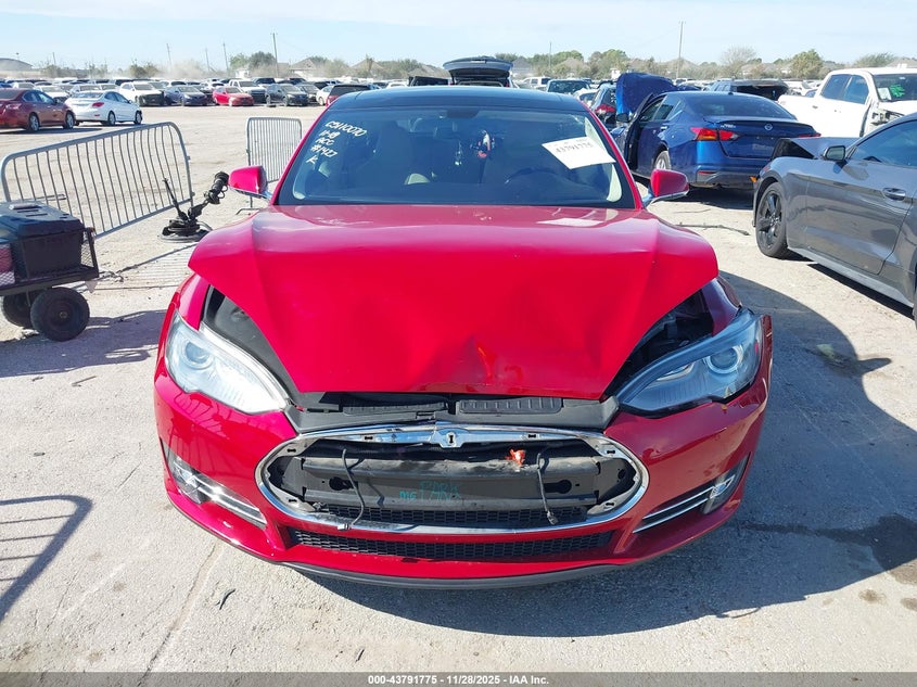 2014 Tesla Model S P85 VIN: 5YJSA1H16EFP51427 Lot: 43791775