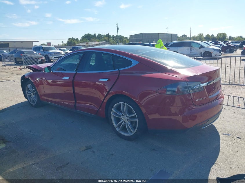 2014 Tesla Model S P85 VIN: 5YJSA1H16EFP51427 Lot: 43791775