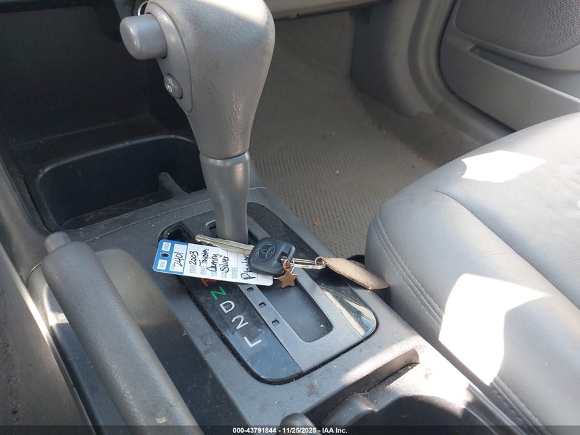 2003 Toyota Camry Le VIN: 4T1BE32K43U194647 Lot: 43791844