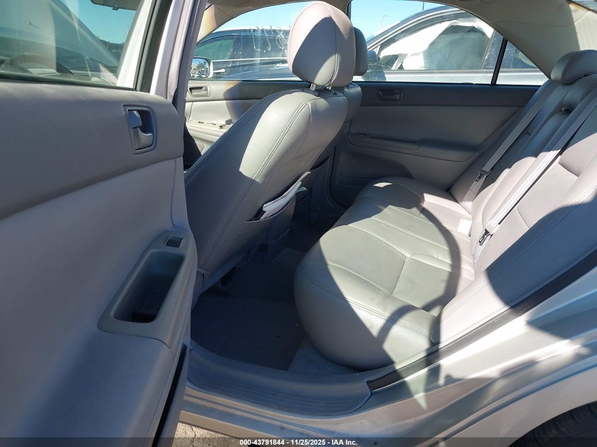 2003 Toyota Camry Le VIN: 4T1BE32K43U194647 Lot: 43791844