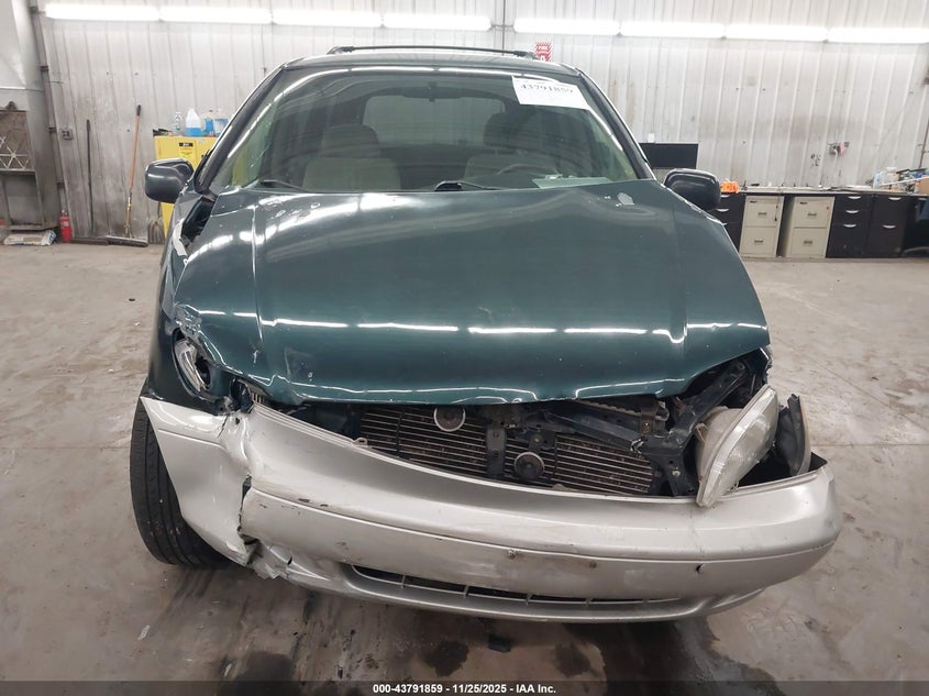 1998 Toyota Sienna Xle VIN: 4T3ZF13C3WU040420 Lot: 43791859