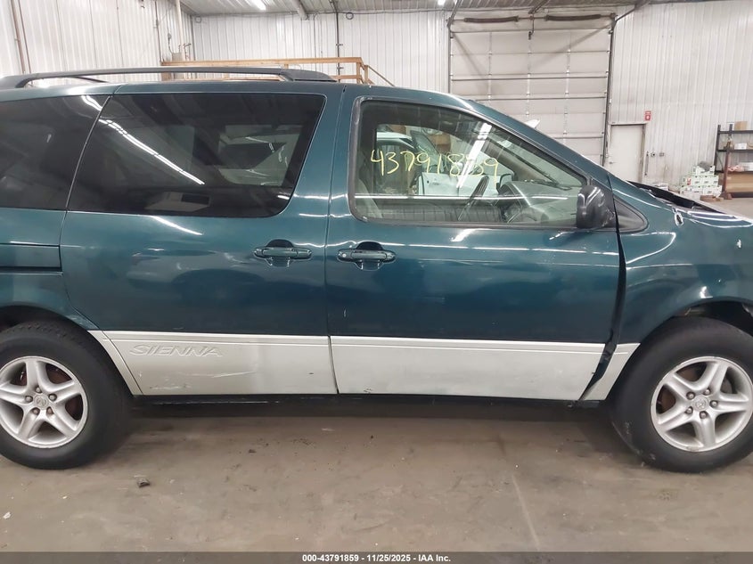 1998 Toyota Sienna Xle VIN: 4T3ZF13C3WU040420 Lot: 43791859