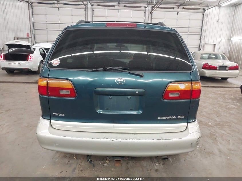 1998 Toyota Sienna Xle VIN: 4T3ZF13C3WU040420 Lot: 43791859
