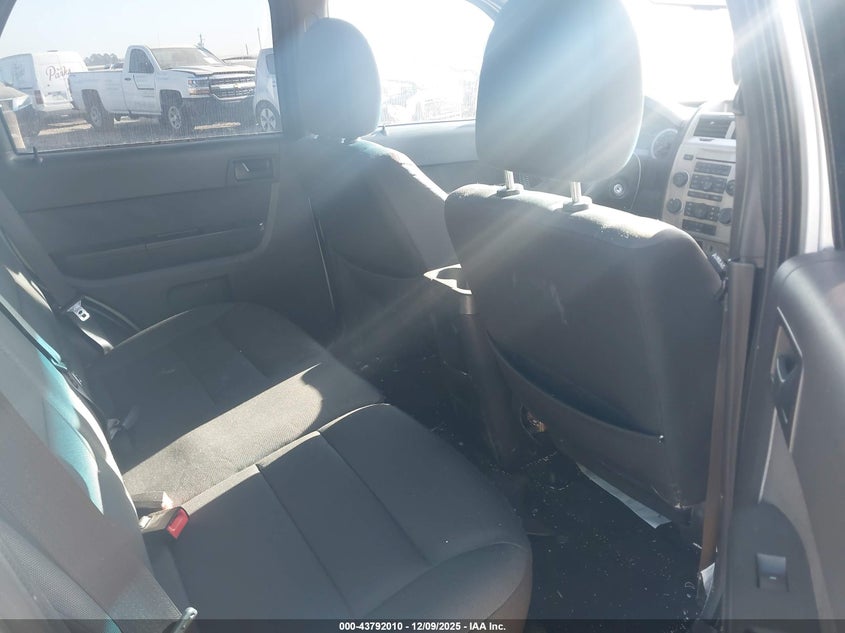 Vin: 1fmcu0d75bkb39147, lot: 44287457, ford escape xlt 20112