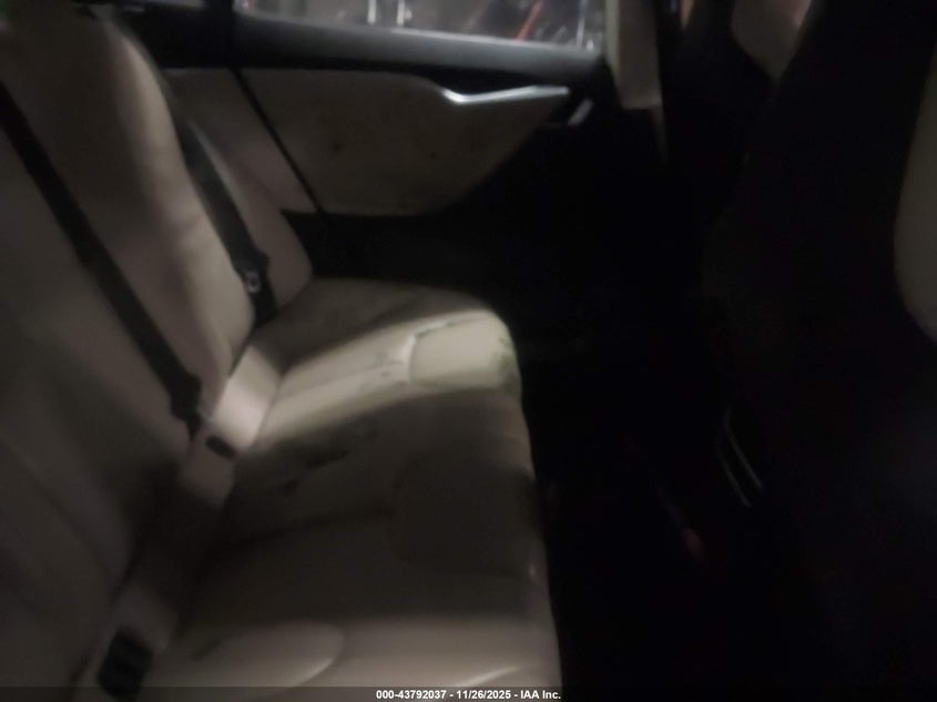 2013 Tesla Model S VIN: 5YJSA1DN0DFP12047 Lot: 43792037