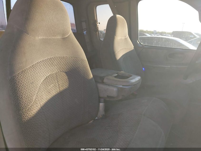 2000 Ford F-150 Lariat/Work Series/Xl/Xlt VIN: 1FTRX18L7YKB40392 Lot: 43792152