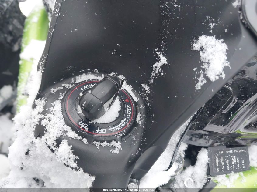 2017 Kawasaki Zr900 VIN: JKAZR2B1XHDA17663 Lot: 43792307