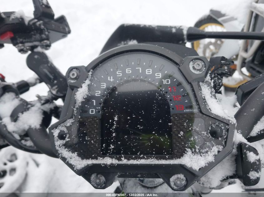 2017 Kawasaki Zr900 VIN: JKAZR2B1XHDA17663 Lot: 43792307