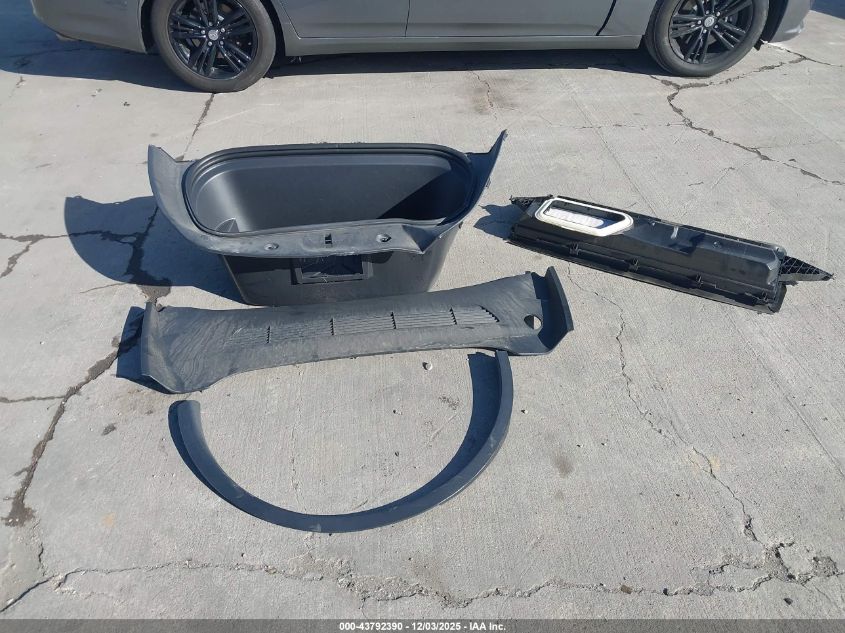 2022 Tesla Model Y Long Range Dual Motor All-Wheel Drive VIN: 7SAYGDEE0NF544844 Lot: 43792390