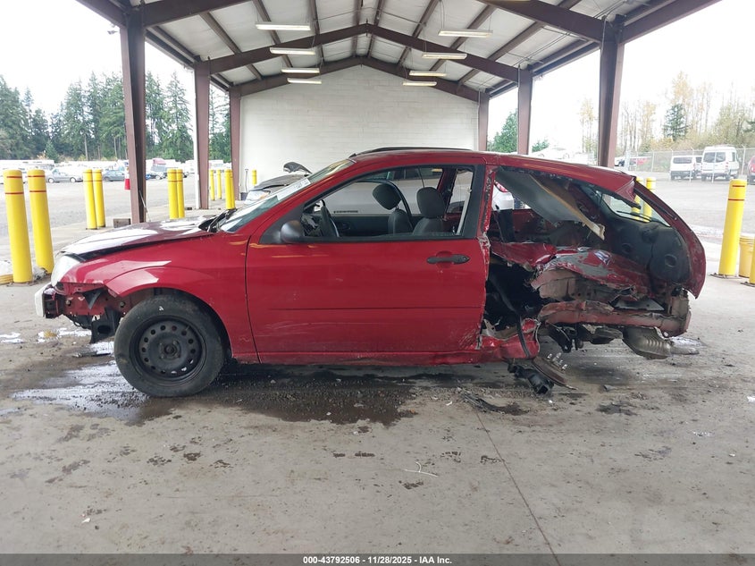 2005 Ford Focus Zx3 VIN: 3FAFP31NX5R102792 Lot: 43792506