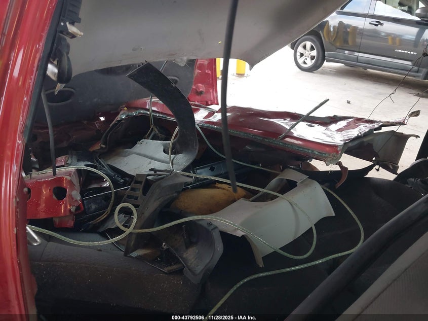 2005 Ford Focus Zx3 VIN: 3FAFP31NX5R102792 Lot: 43792506