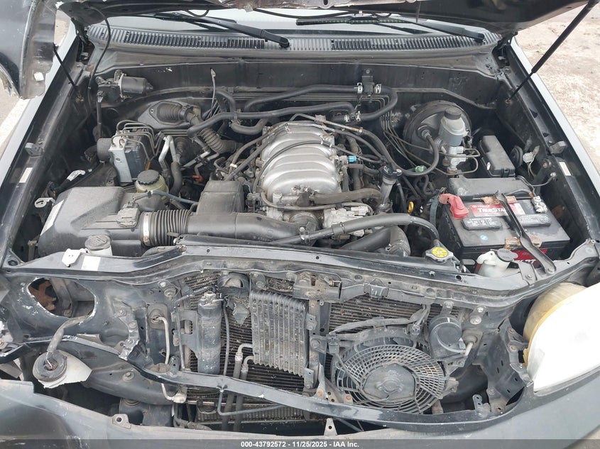 2001 Toyota Sequoia Limited V8 VIN: 5TDBT48A81S045951 Lot: 43792572