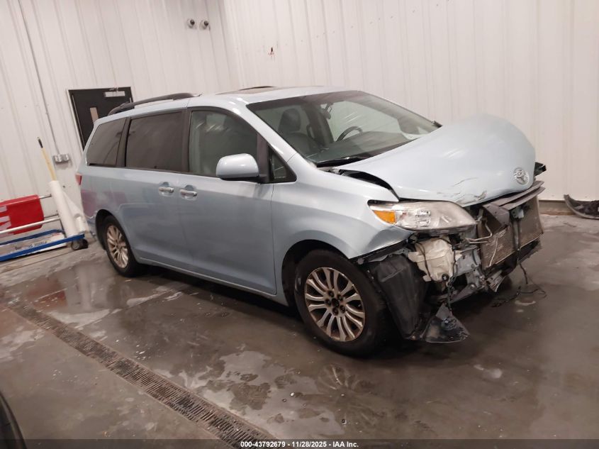 TOYOTA SIENNA XLE PREMIUM 8 PASSENGER