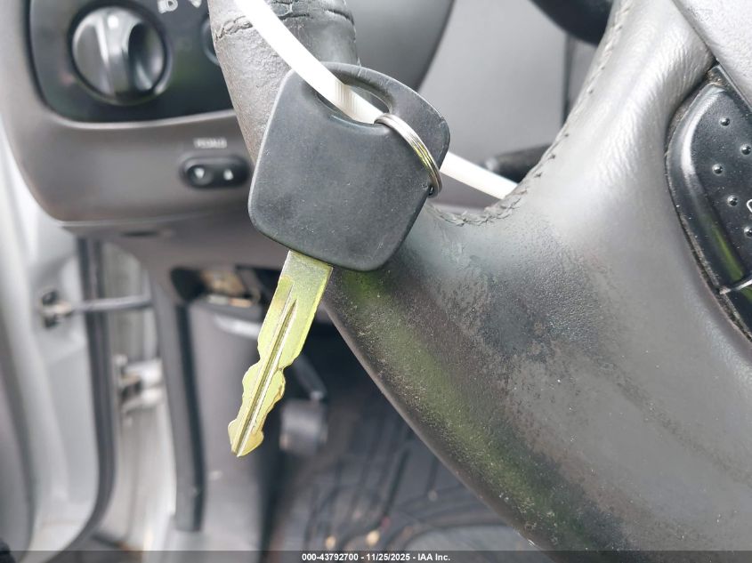 2002 Ford F-150 Lariat/Xlt VIN: 1FTRW08L02KA41529 Lot: 43792700