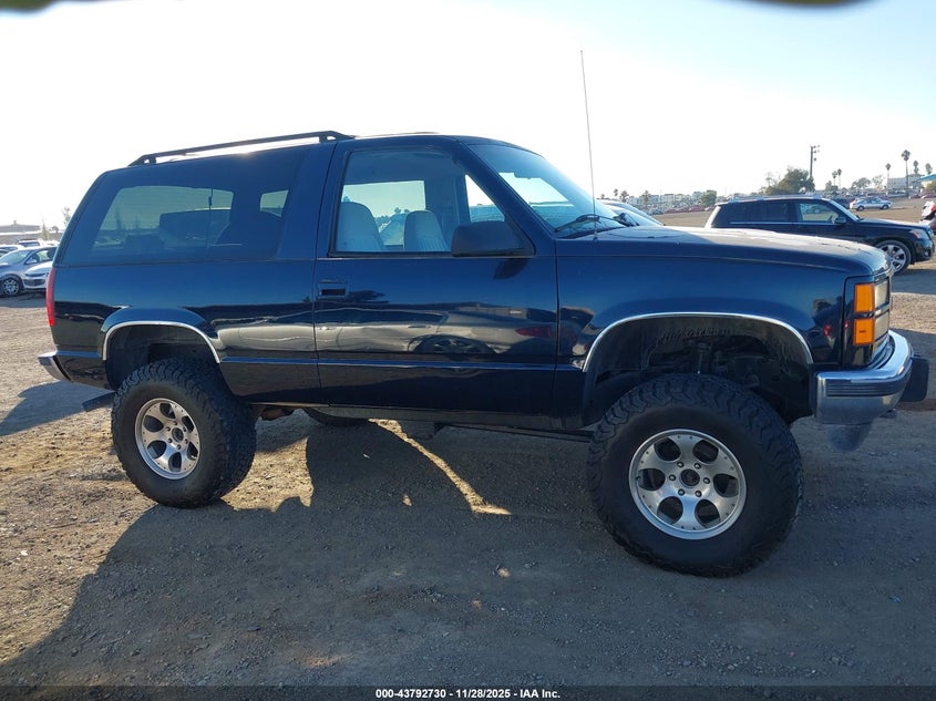 1994 GMC Yukon VIN: 1GKEK18K8RJ767828 Lot: 43792730