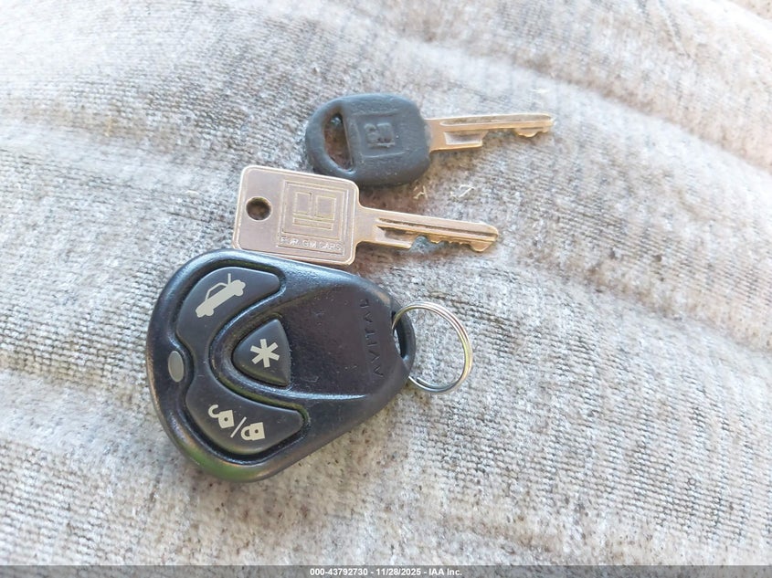 1994 GMC Yukon VIN: 1GKEK18K8RJ767828 Lot: 43792730